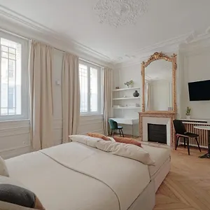 Studio Quartier Champs Elysees 1 Apartamento